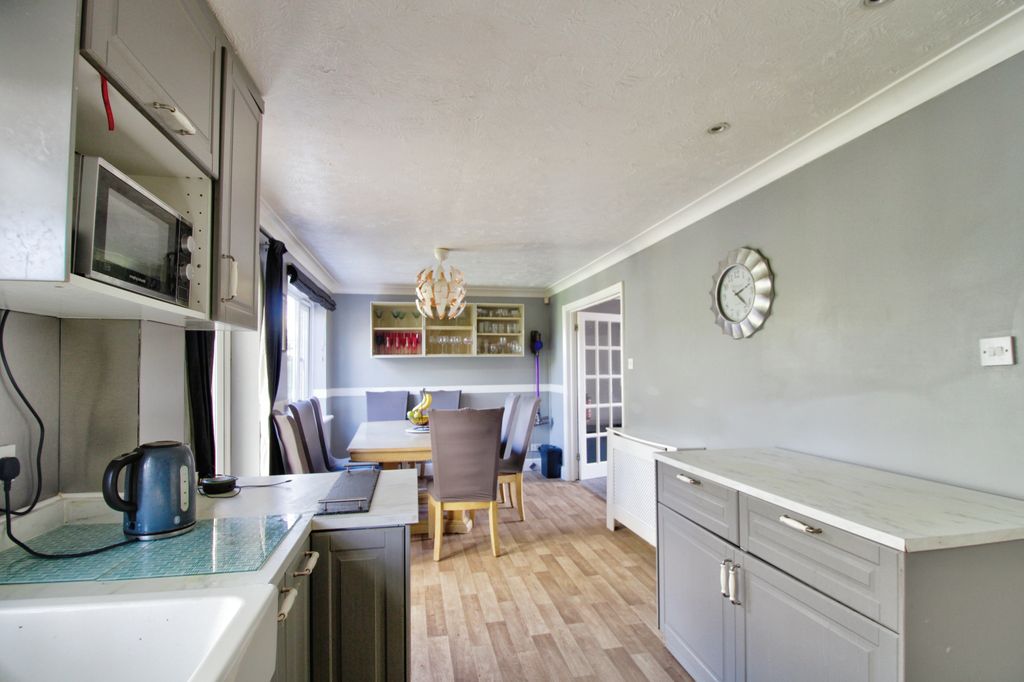 Property photo 3 of 20 Kitchen