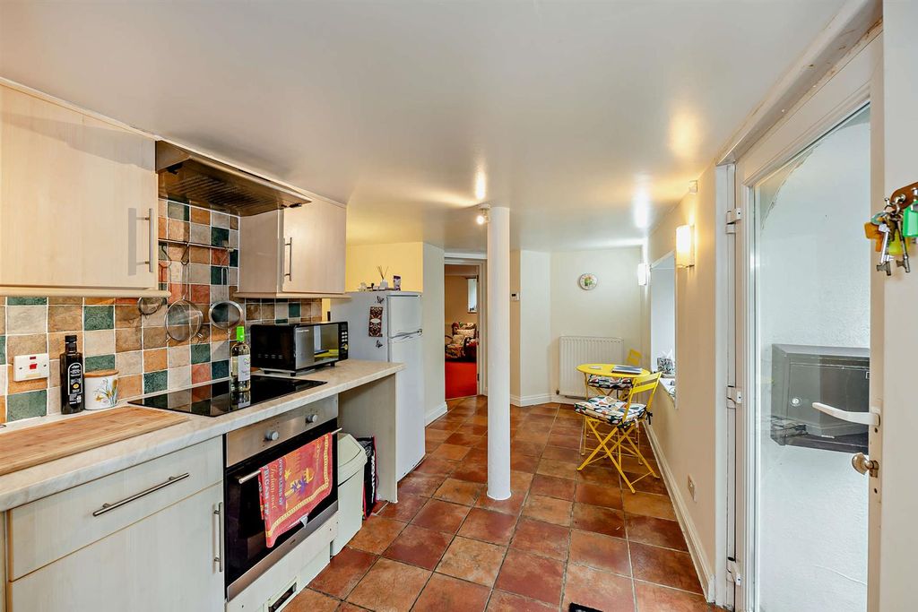 Property photo 2 of 18