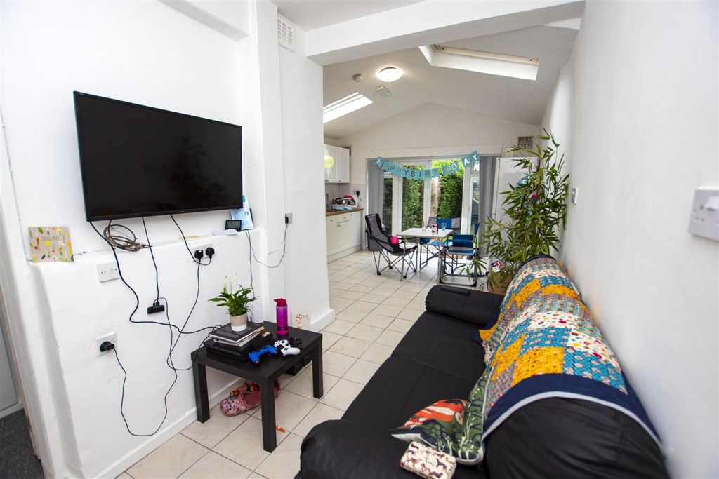 Property photo 1 of 12 Approach