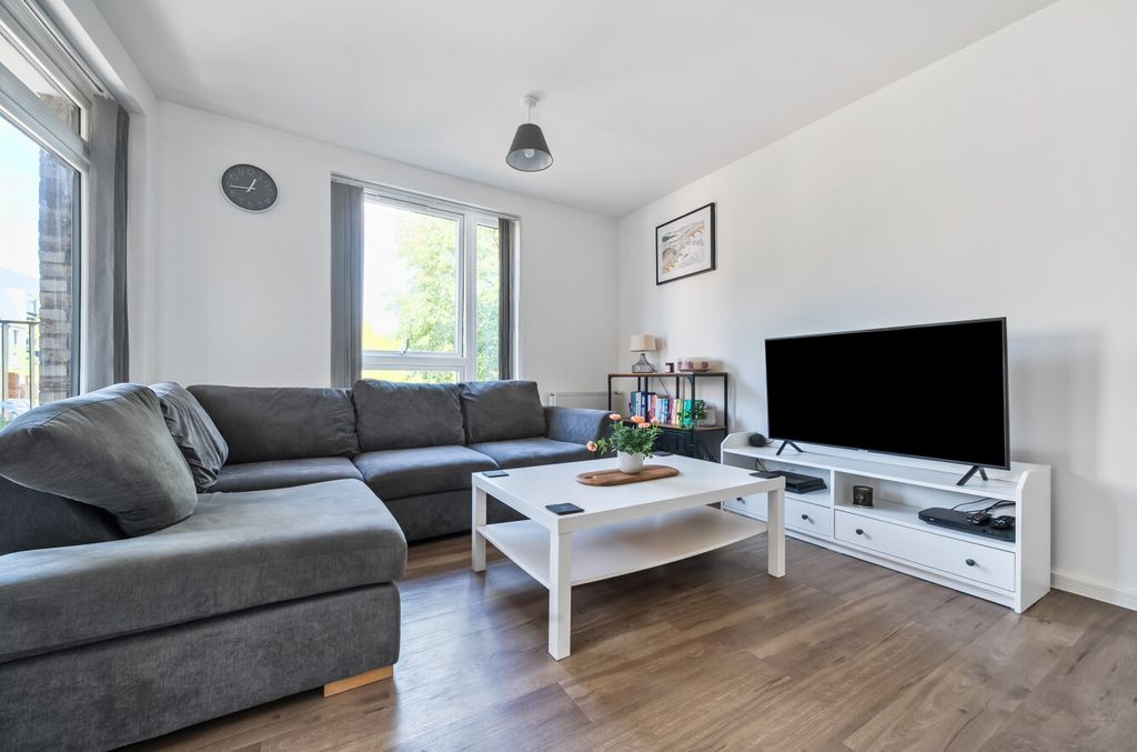 Property photo 3 of 20 1335390-17-689B39...
