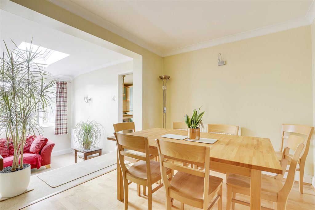 Property photo 2 of 32 11443.Jpg