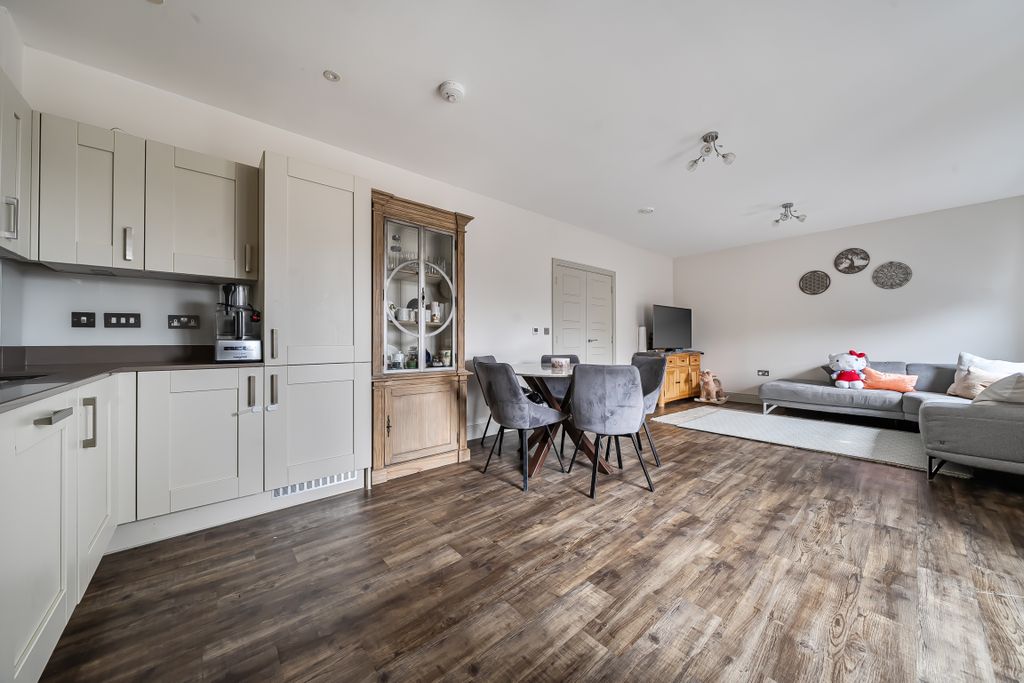 Additional image 14 of 2 bed flat for saleDenzil Road, Guildford GU2