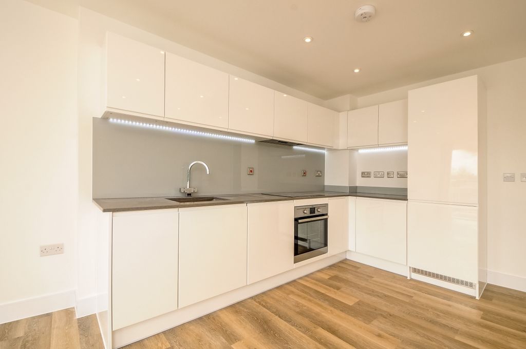 Property photo 3 of 8 Kitchen