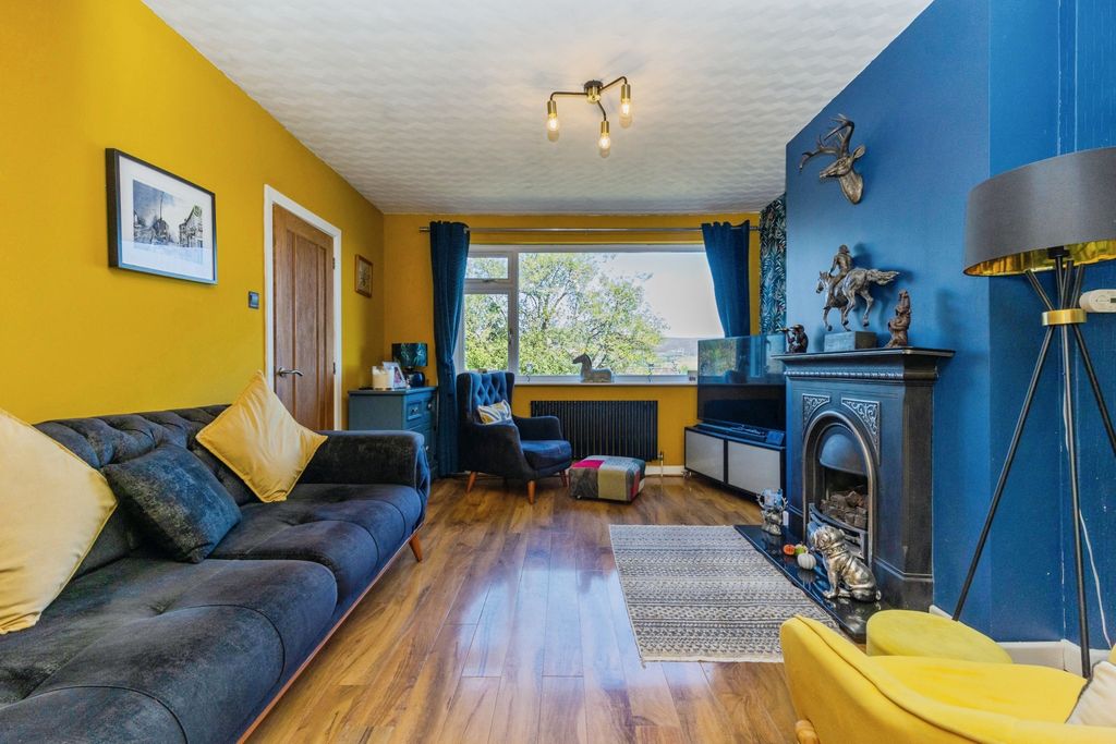 Property photo 2 of 32