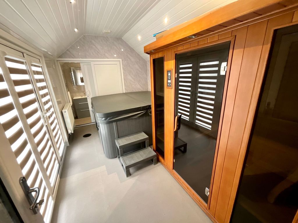 Property photo 3 of 33