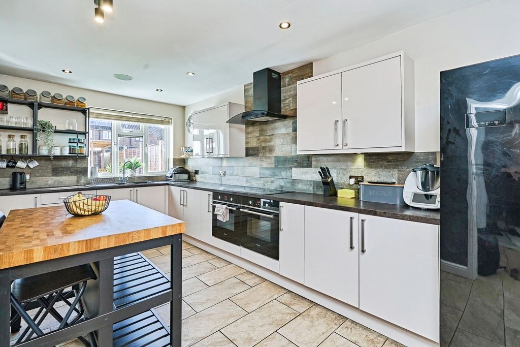 Property photo 3 of 22 Pbox-Img.Jpg