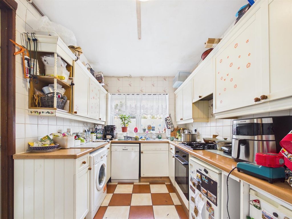 Property photo 2 of 14 Cam01358G0-Pr0226-Still010.Jpg