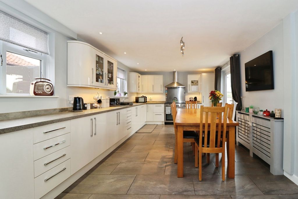 Property photo 3 of 24 Kitchen