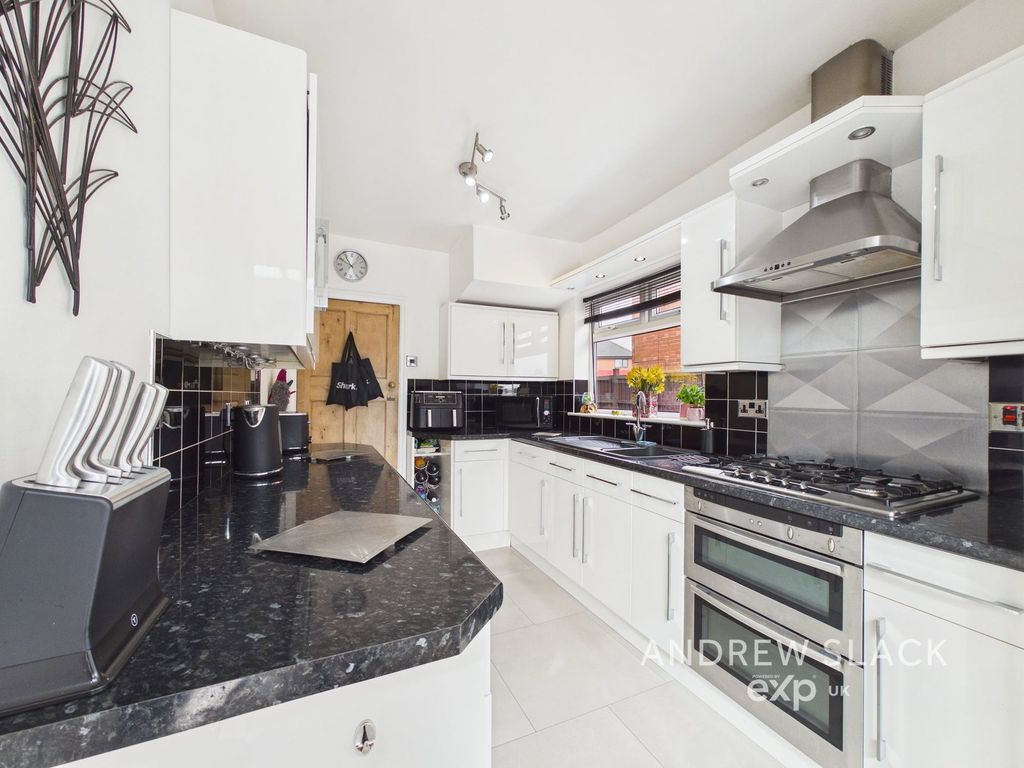 Property photo 3 of 35