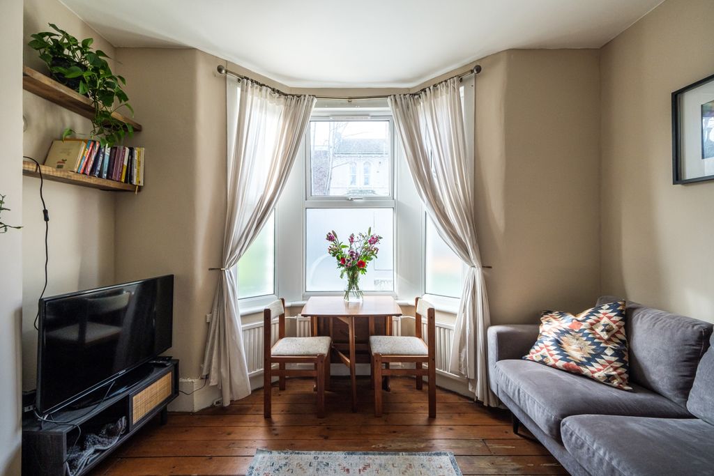 Property photo 3 of 13 37A-Stopford-Road-12