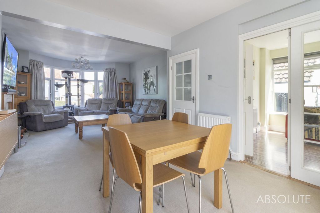 Property photo 2 of 32