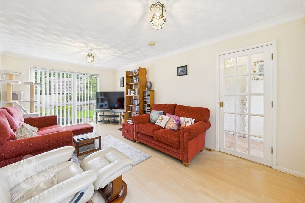 Property photo 2 of 20