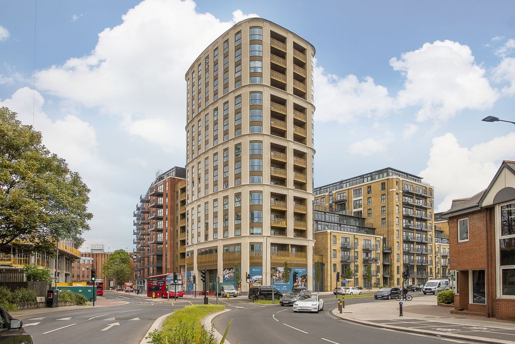 Property photo 1 of 17