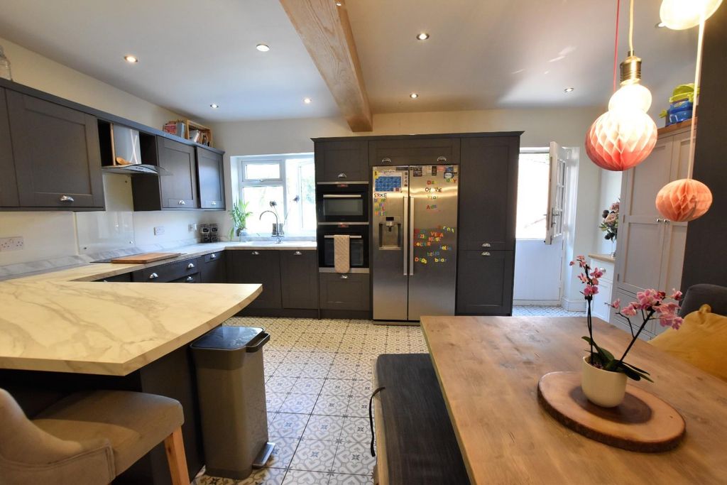 Property photo 2 of 29 Kitchen / Diner