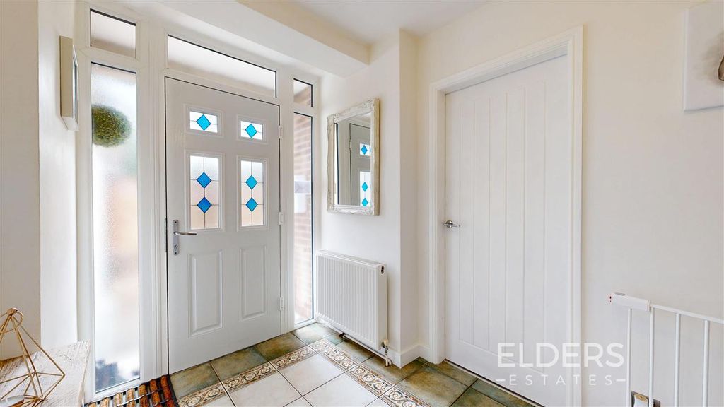 Property photo 3 of 17 Entrance Hall