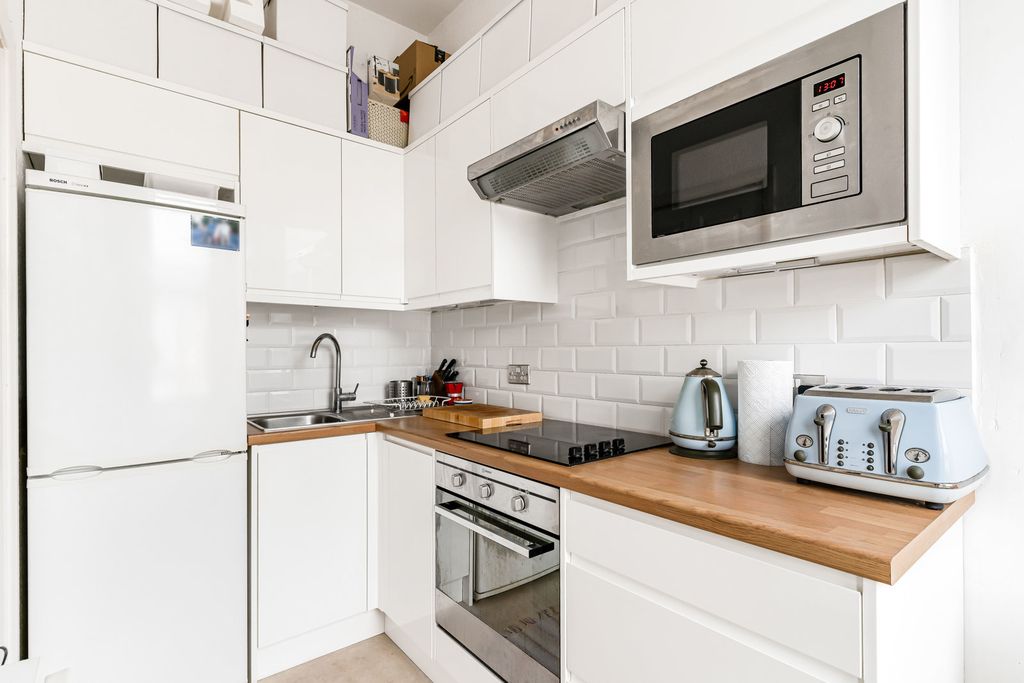 Property photo 3 of 16 Kitchen