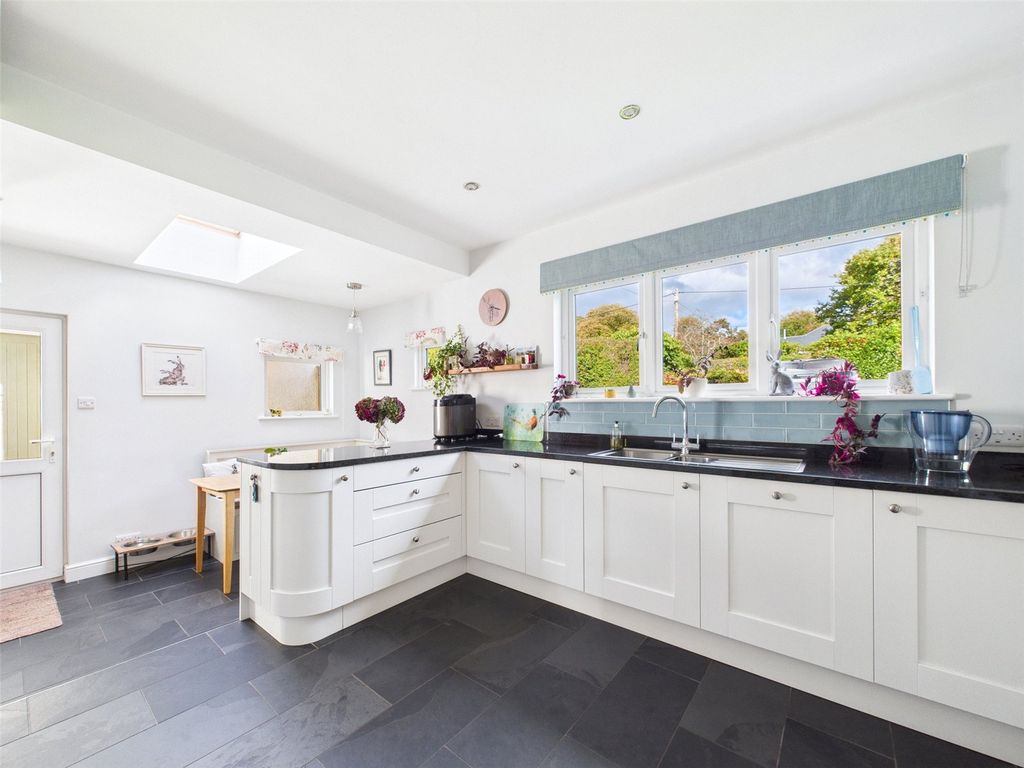 Property photo 2 of 13 Picture No. 27