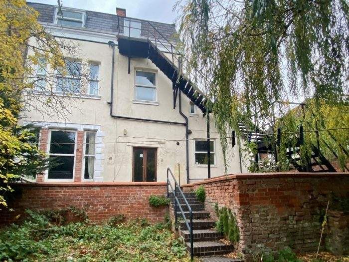 Property photo 3 of 6