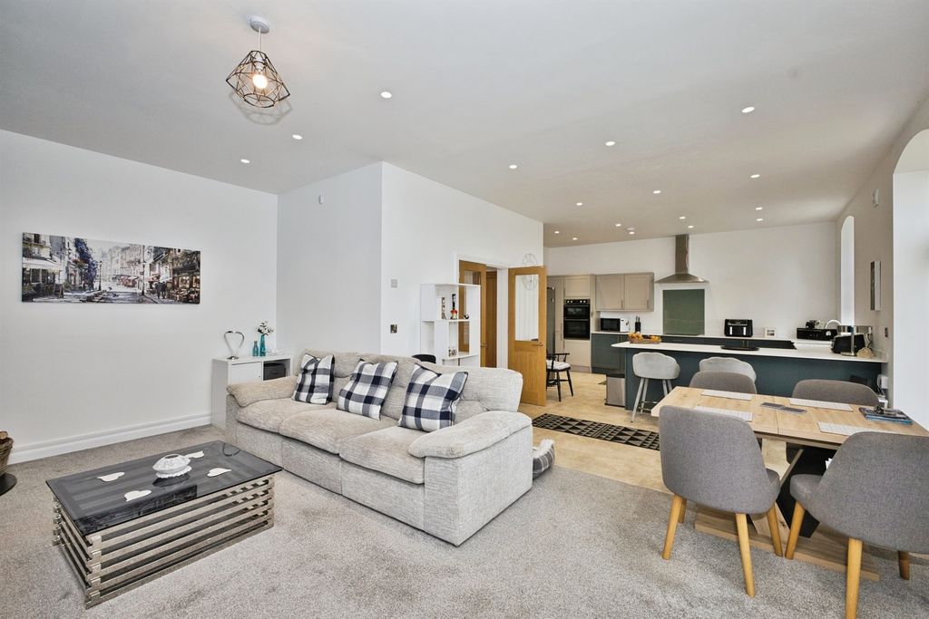 Property photo 2 of 24