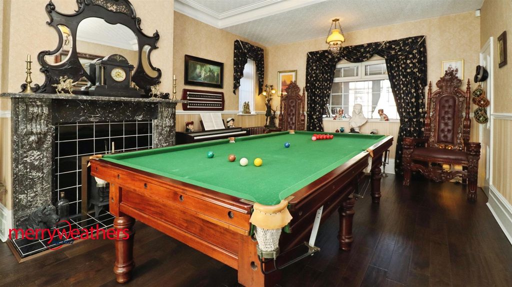 Property photo 3 of 25 Dining Room