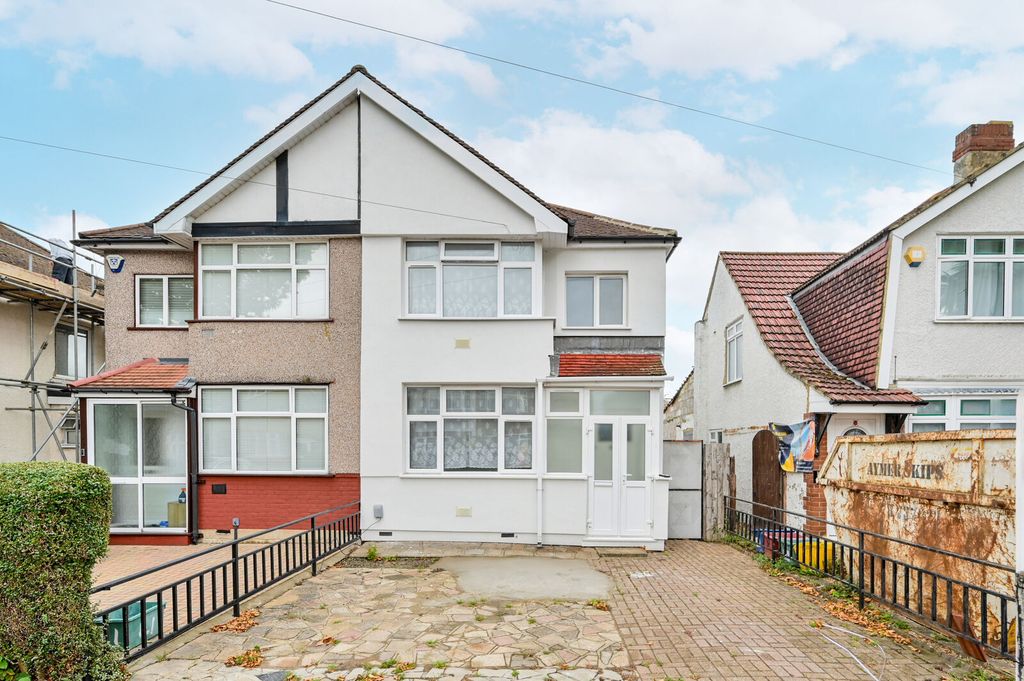 Property photo 1 of 11