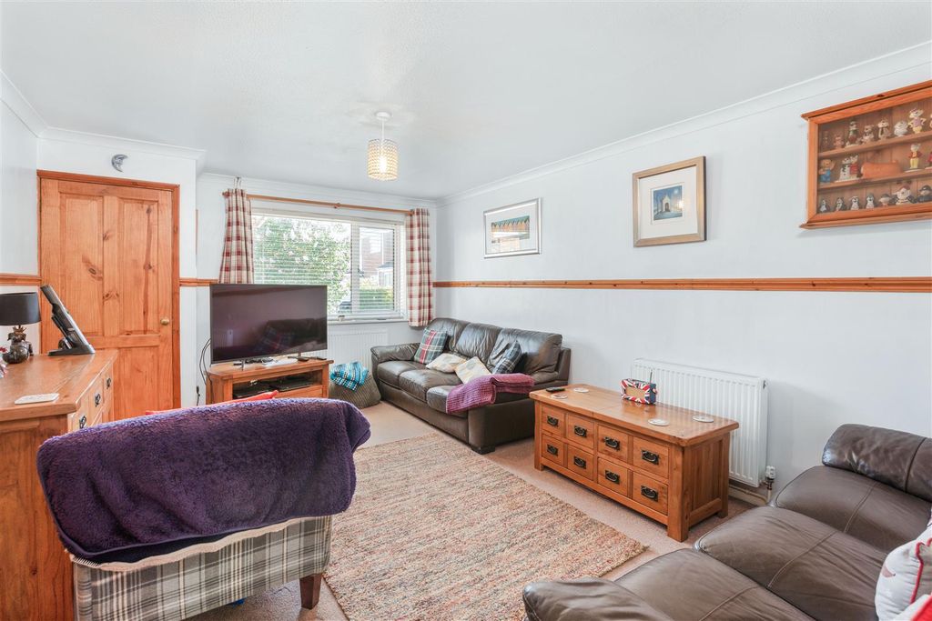 Property photo 2 of 12 9 Marten Gate, Banbury-4.Jpg
