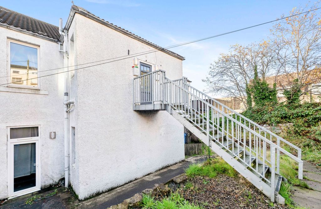 Property photo 3 of 7 Communal Grounds