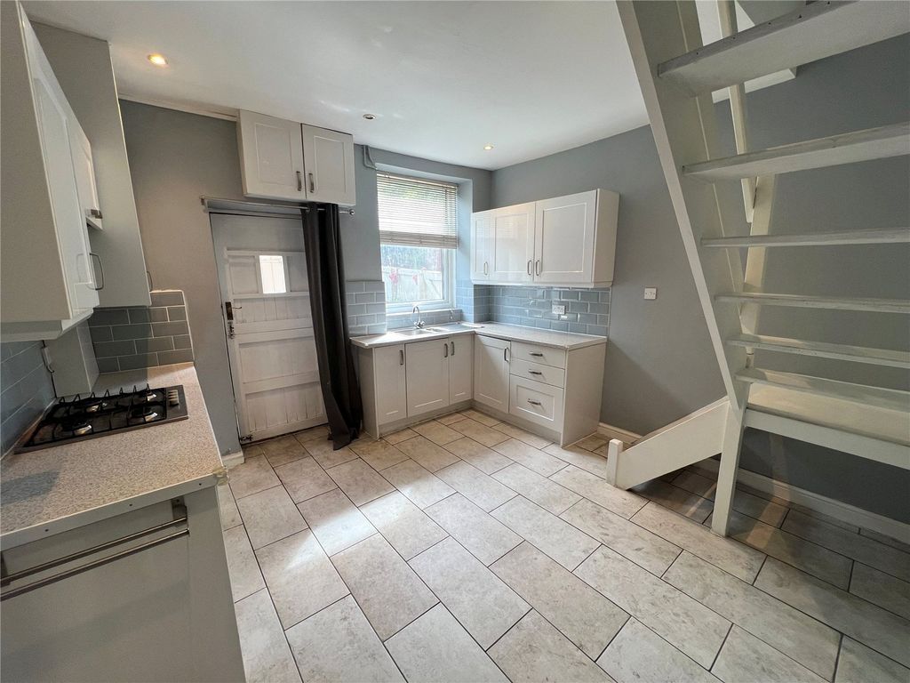 Property photo 2 of 9 Kitchen
