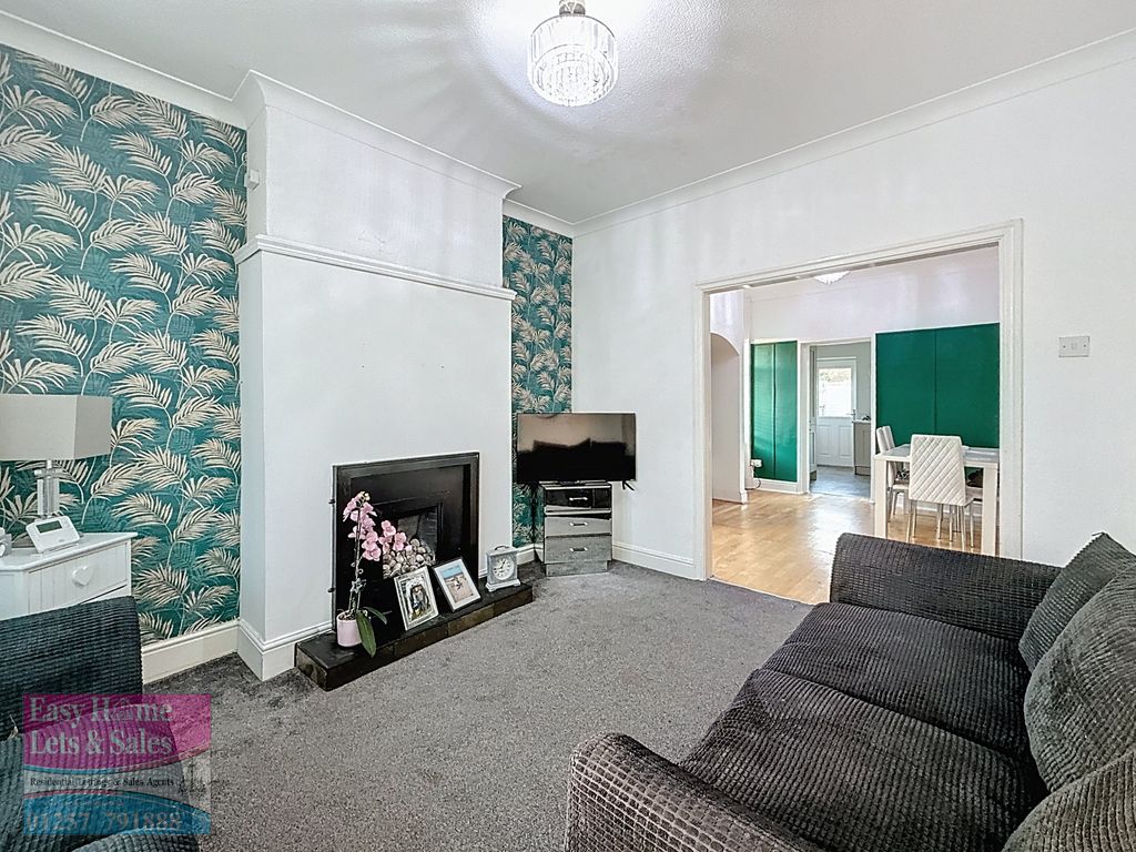 Property photo 3 of 25 Living Room/Dining Room