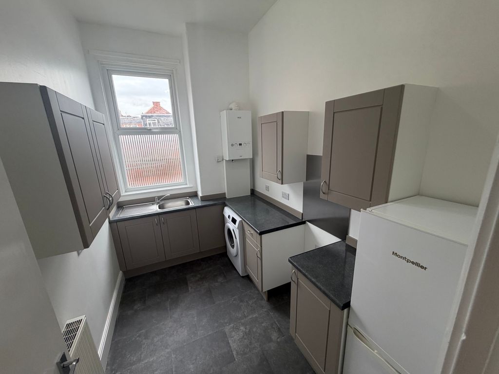 Property photo 3 of 6 Kitchen