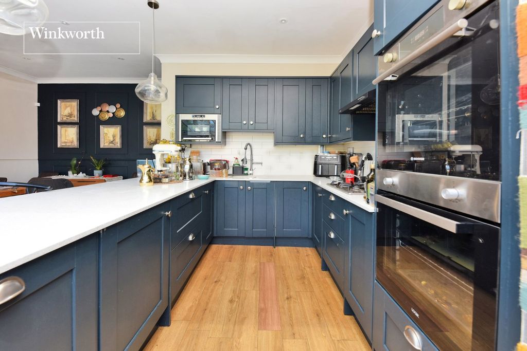 Property photo 2 of 15 Picture No. 12