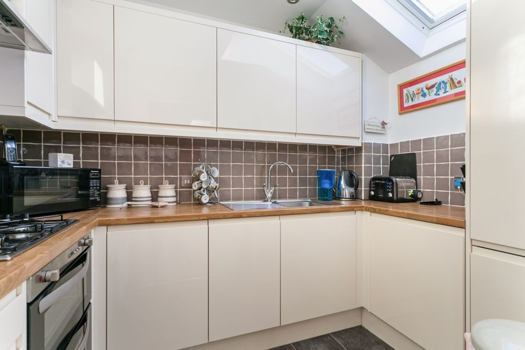 Property photo 3 of 9 Kitchen