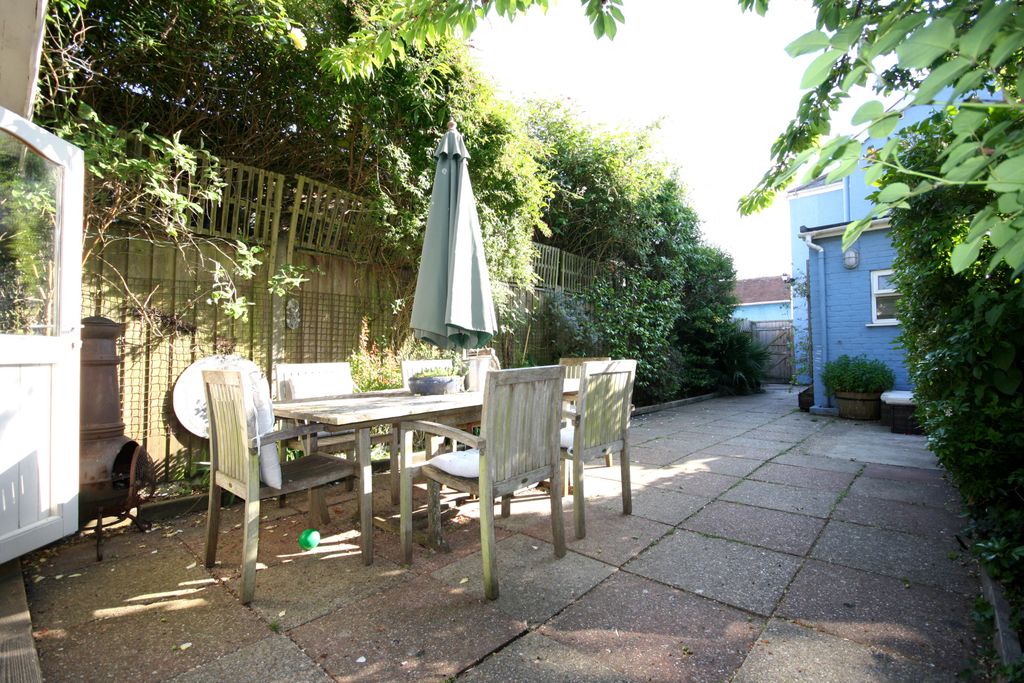 Property photo 2 of 20
