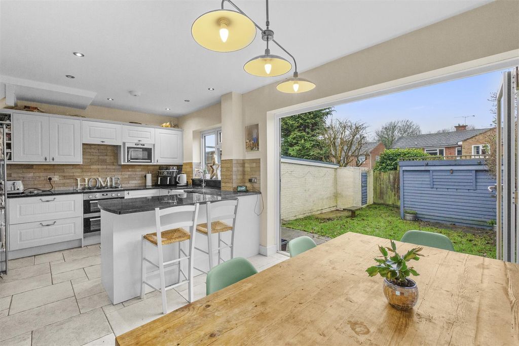 Property photo 3 of 15 40 Copes Shroves, Hp15 7Ah-9.Jpg