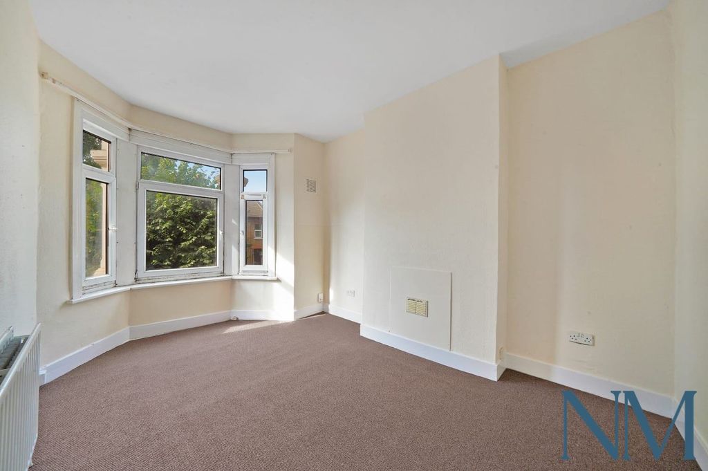 Property photo 3 of 16 Gallery