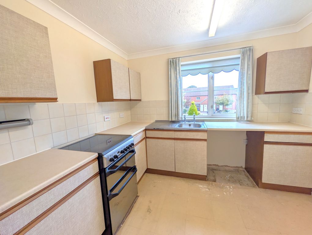 Property photo 2 of 7 Kitchen