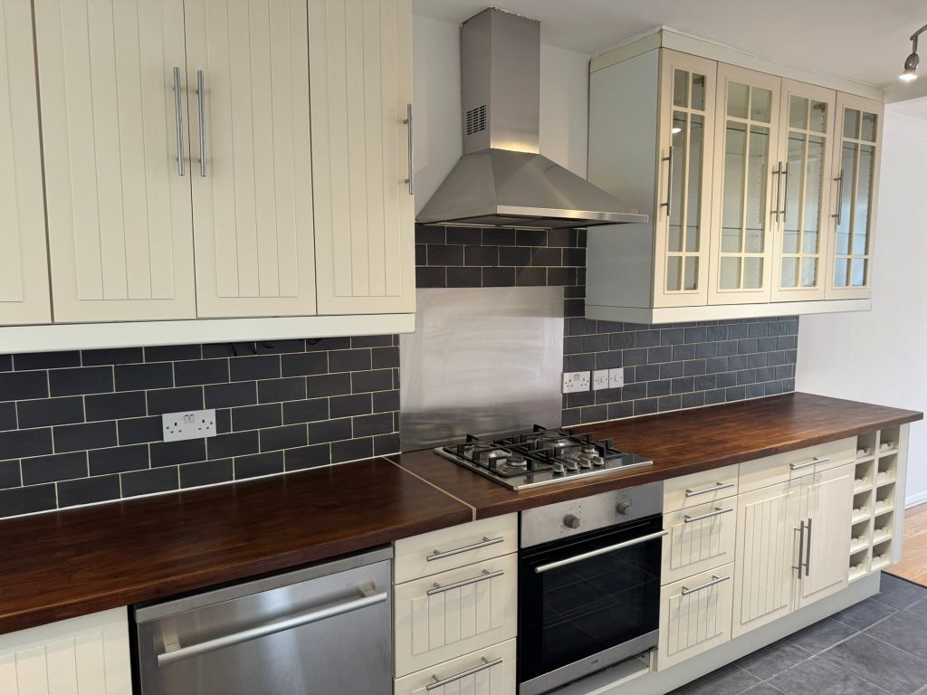 Property photo 2 of 10 Kitchen 2