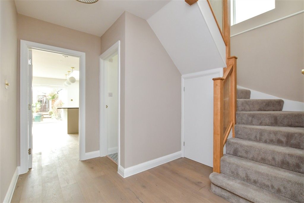 Property photo 2 of 17 Entrance Hall