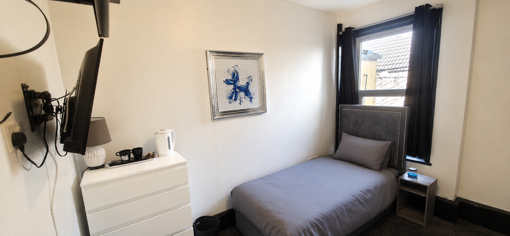 Property photo 1 of 5 Bedroom