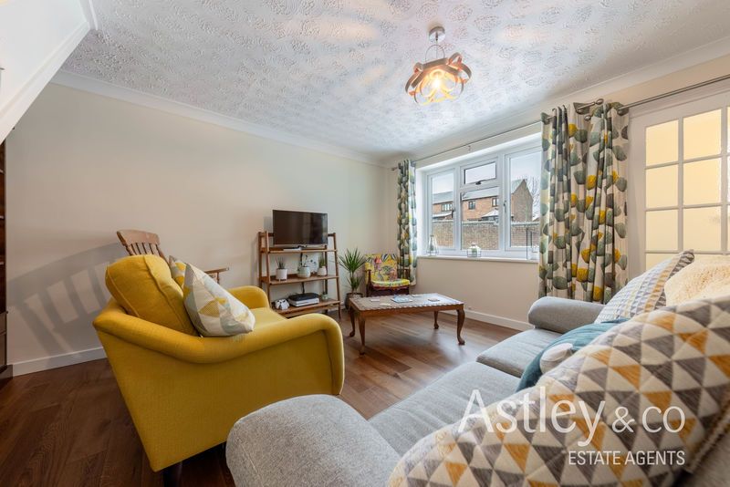 Property photo 2 of 24 Lounge