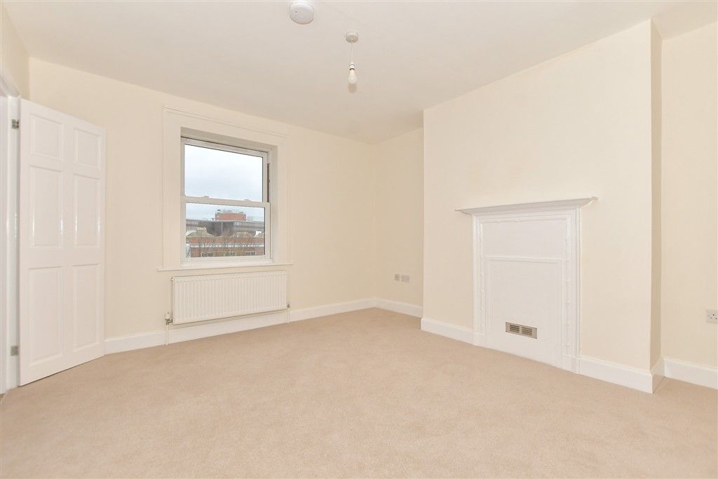 Property photo 2 of 7 Lounge