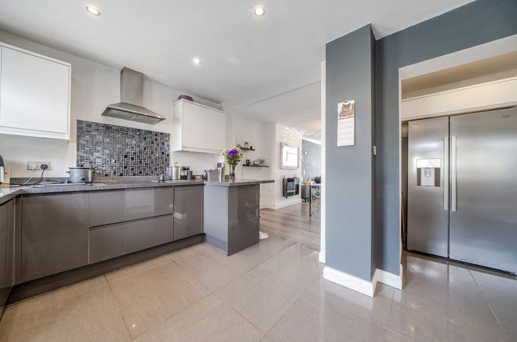 Property photo 2 of 20 Kitchen