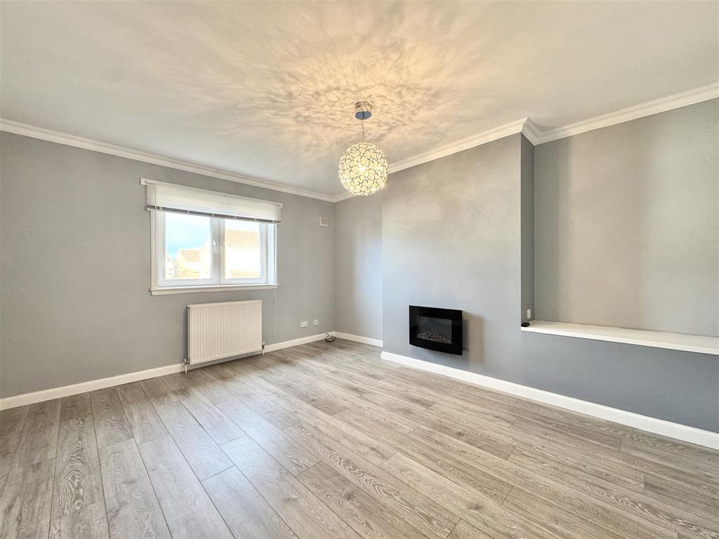 Property photo 2 of 10 Lounge