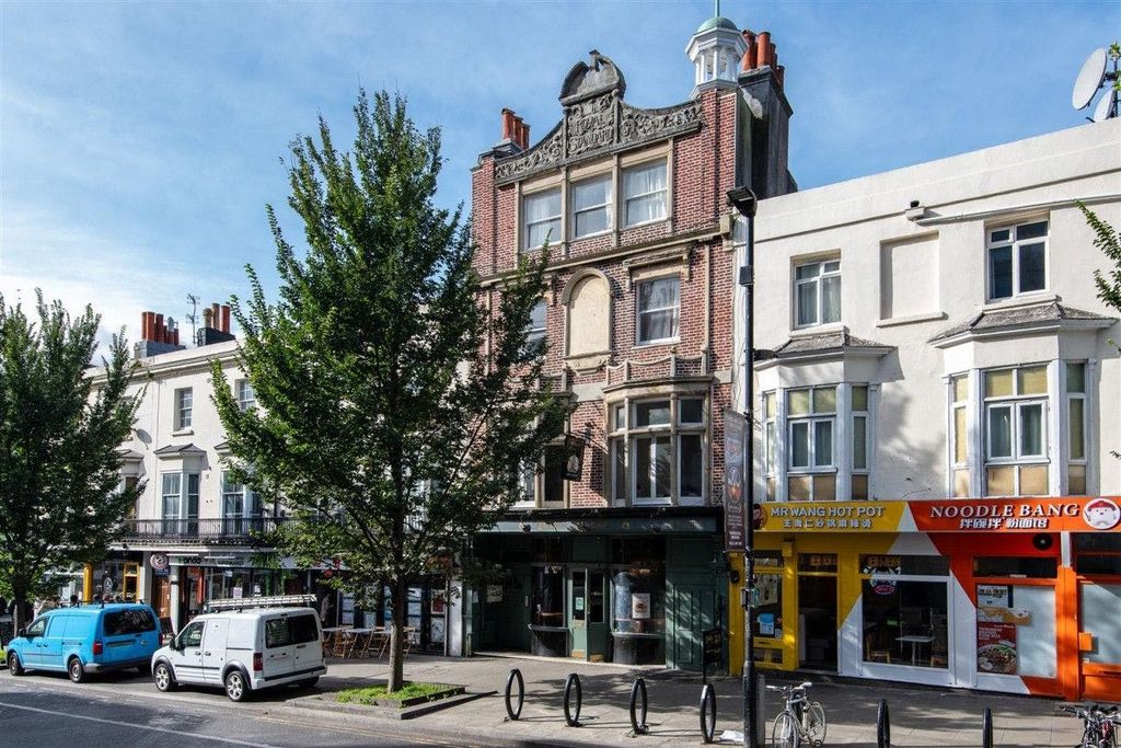 Property photo 1 of 10 Queens Road Brighton.Jpeg