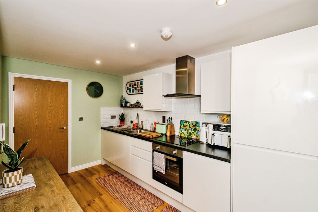 Property photo 2 of 20