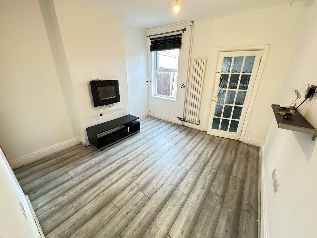 Property photo 3 of 9 2336803