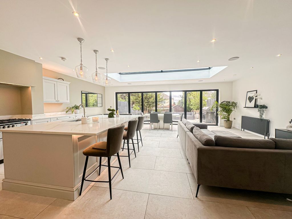 Property photo 2 of 23