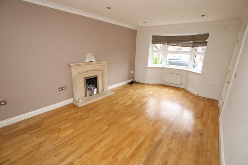 Property photo 2 of 17 Lounge