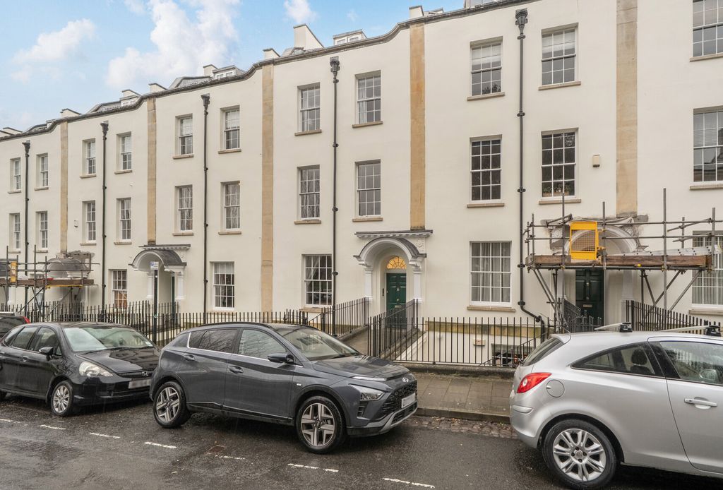 Property photo 1 of 10 1388940-4-6940165...