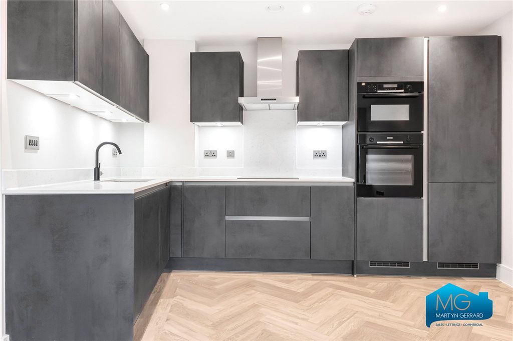 Property photo 2 of 20 Picture No. 32